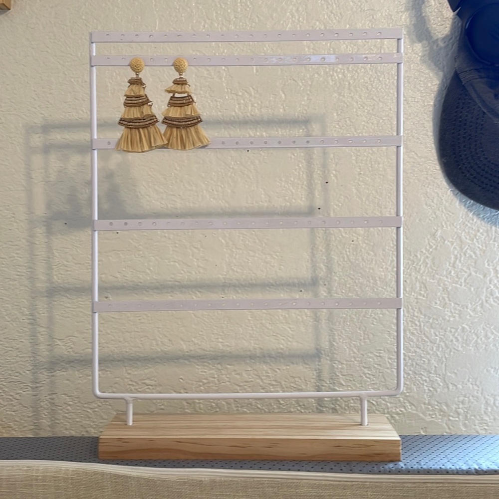 Earring holder simple and cute